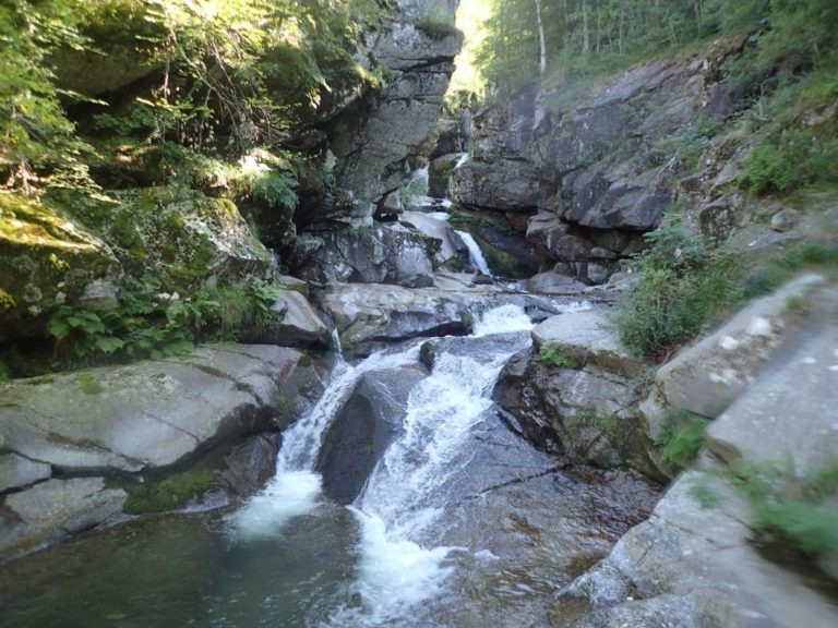 Vue sur des cascades du canyon du Tapoul