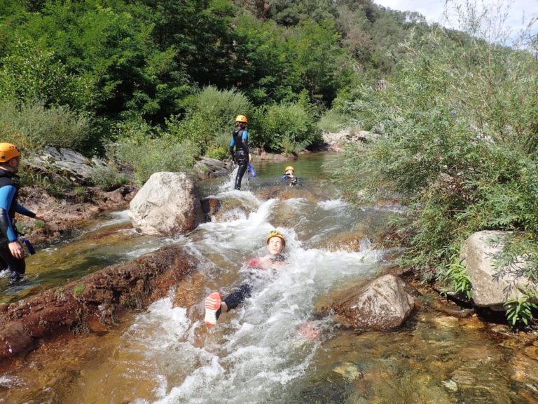 Toboggan dans le canyon des cascades d'Orgon