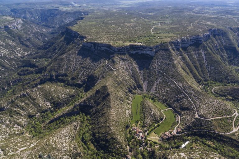 Vue en plongée du cirque de Navacelles