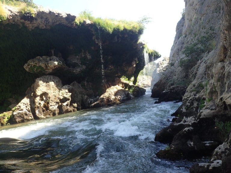 Chute d'eau dans les gorges du diable