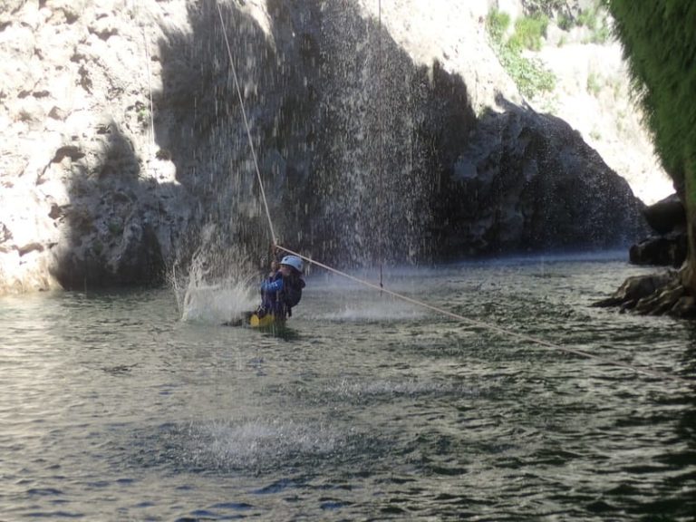 Tyrolienne dans le canyon du diable