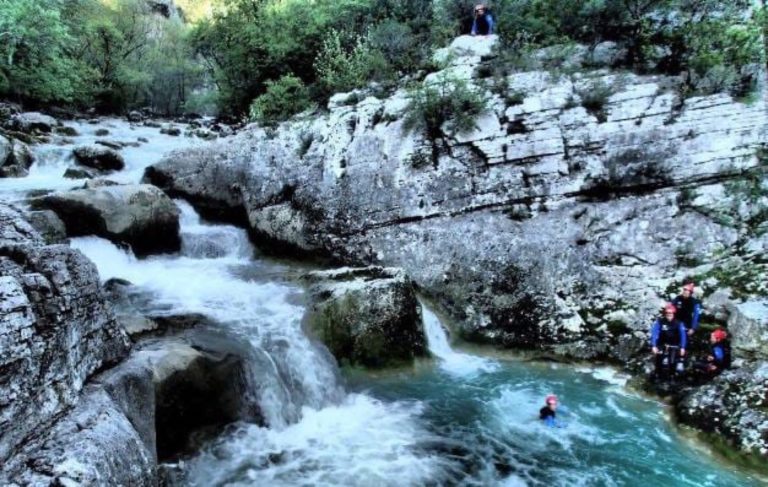 Petite cascade dans le canyon du Ravin des Arcs