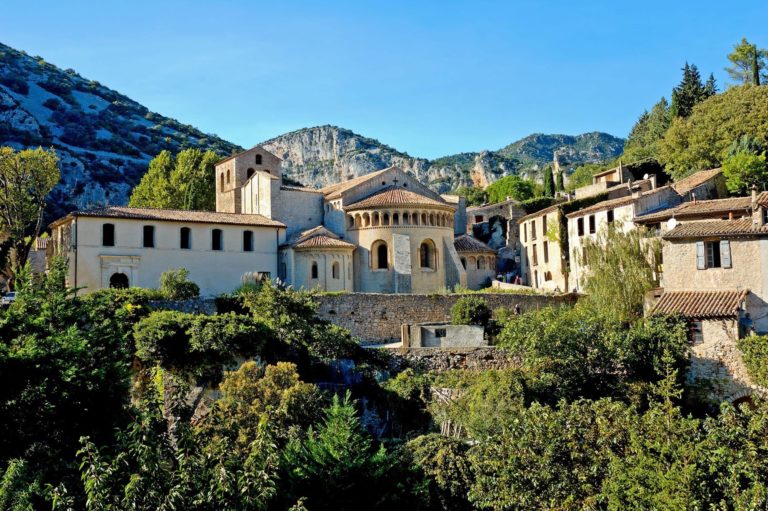 Vue sur le village de St Guilhem le Désert