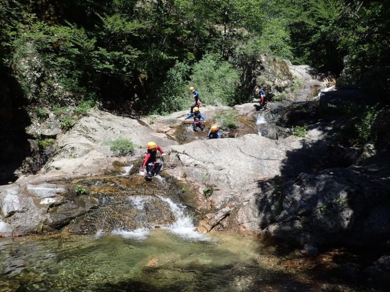 Passage entre deux bassins des cascades d'Orgon intégrale