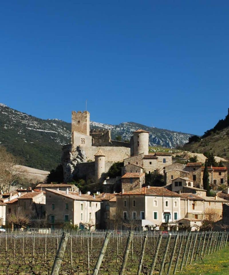 Village au pied de la falaise de Saint-Jean-de-Buèges