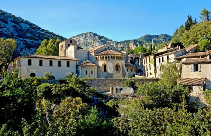 Vue sur le village de Saint-Guilhem-le-Désert