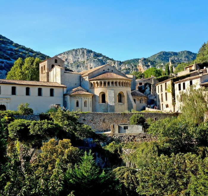 Vue sur le village de Saint-Guilhem-le-Désert