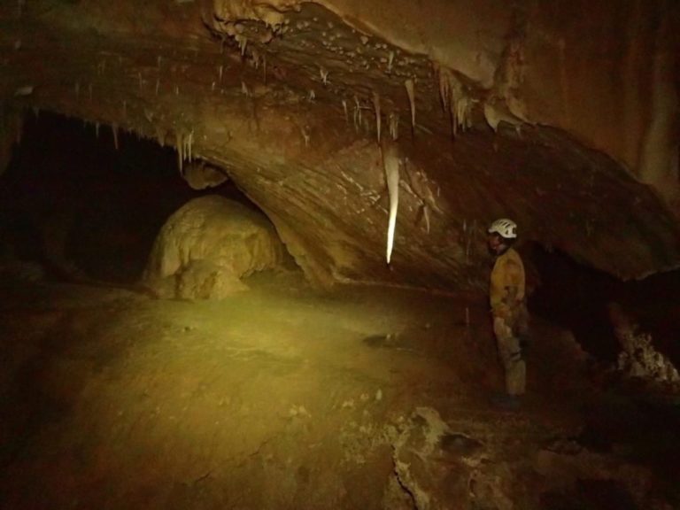 Grande salle des grottes aurélie et du maire