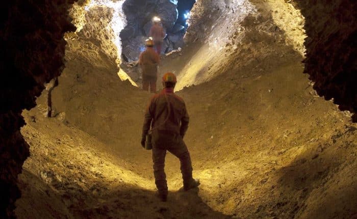 Découverte de la grotte de la Roquette en spéléologie