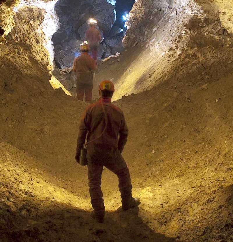 Découverte de la grotte de la Roquette en spéléologie