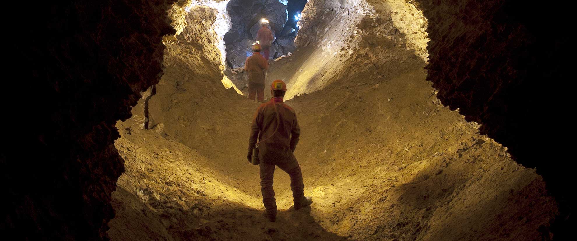 Spéléologie entre copines dans les gorges de l'Hérault - Tourisme Hérault