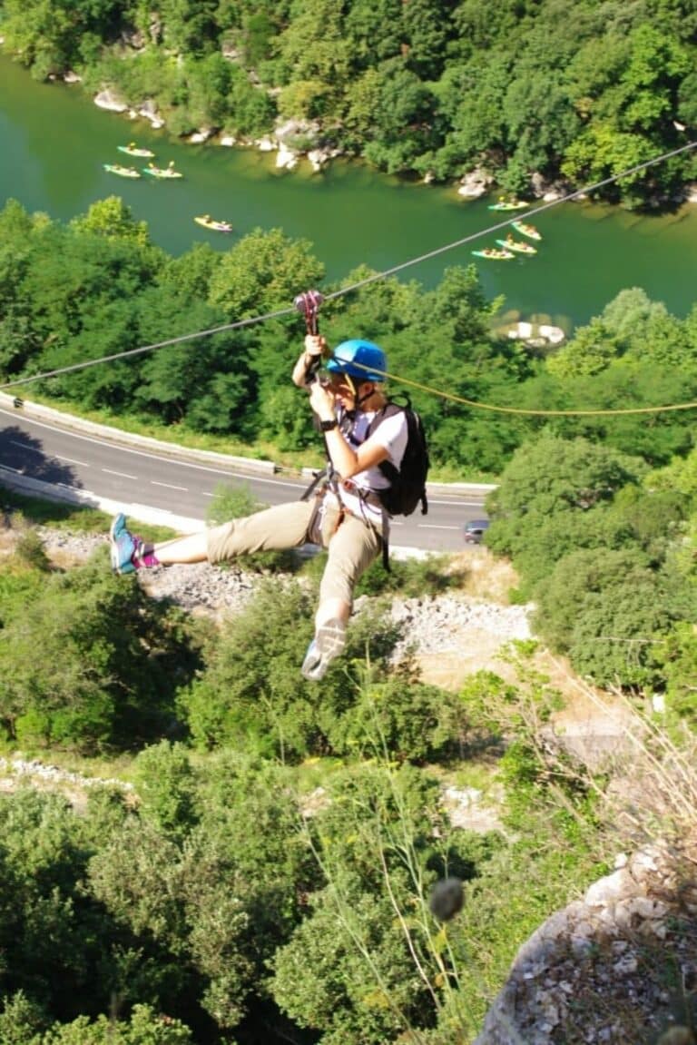 Tyrolienne de la via ferrata du Thaurac