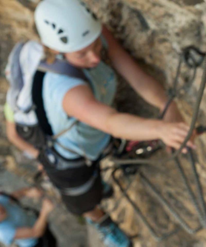 Groupe de personnes sur la Via Ferrata du Vidourle