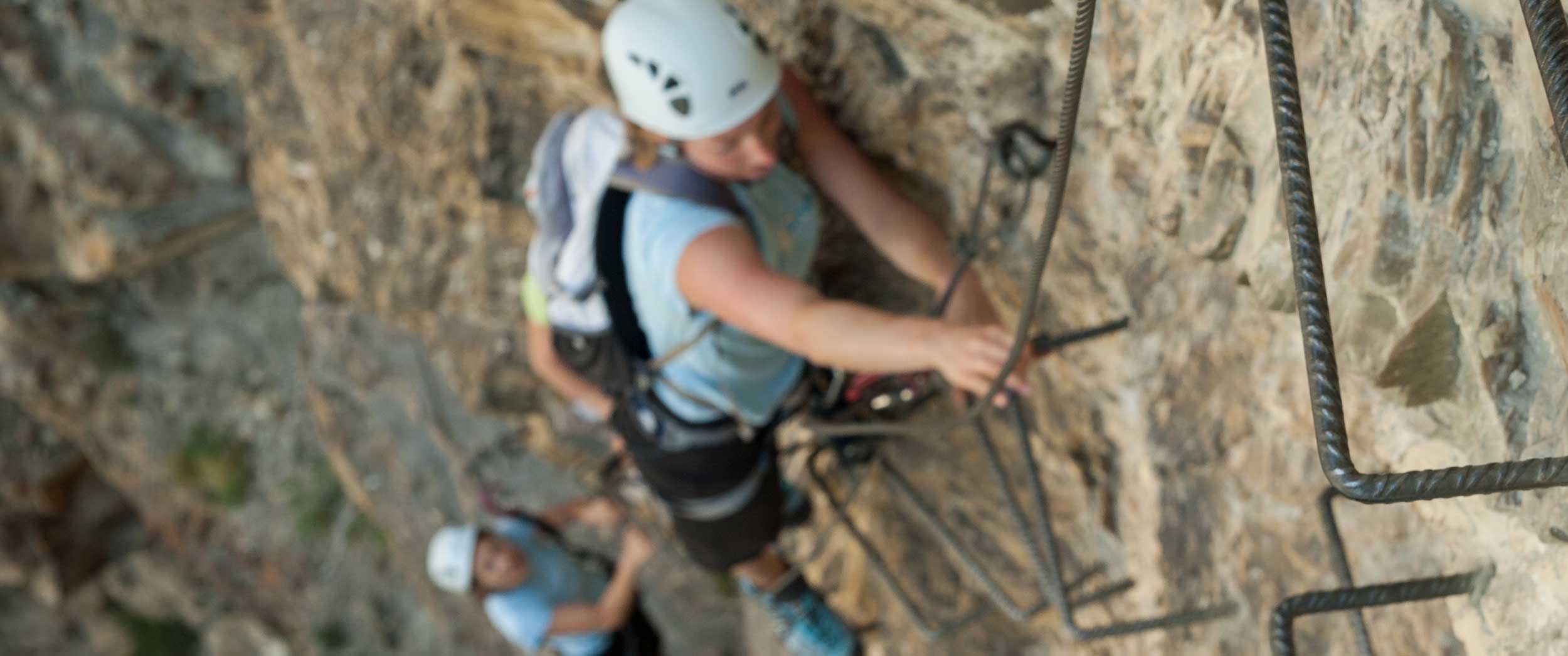 Groupe de personnes sur la Via Ferrata du Vidourle