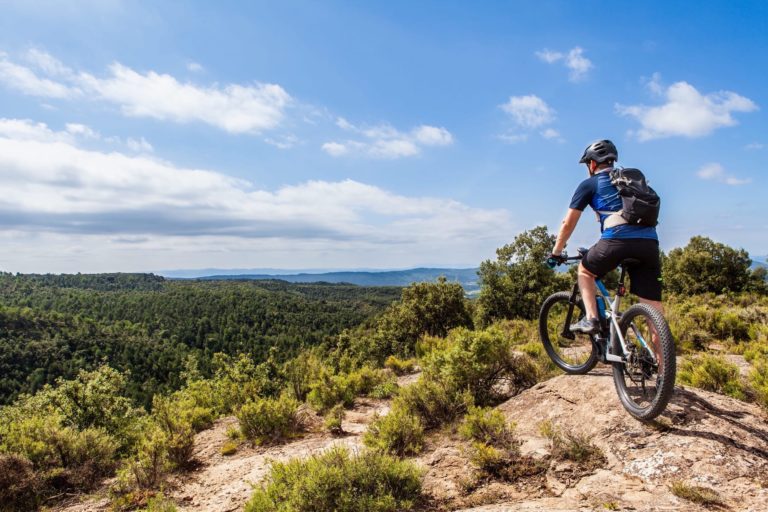 Vue depuis un sentier de VVT dans les Cévennes