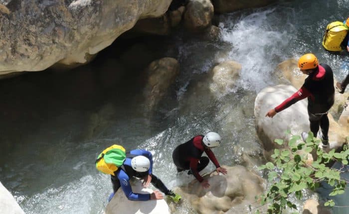 Groupe en canyoning dans le canyon le Valmale
