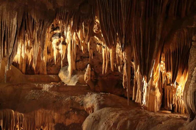 Une cavité de la grotte des demoiselles