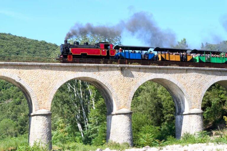 Passage du train cévenol sur un pont