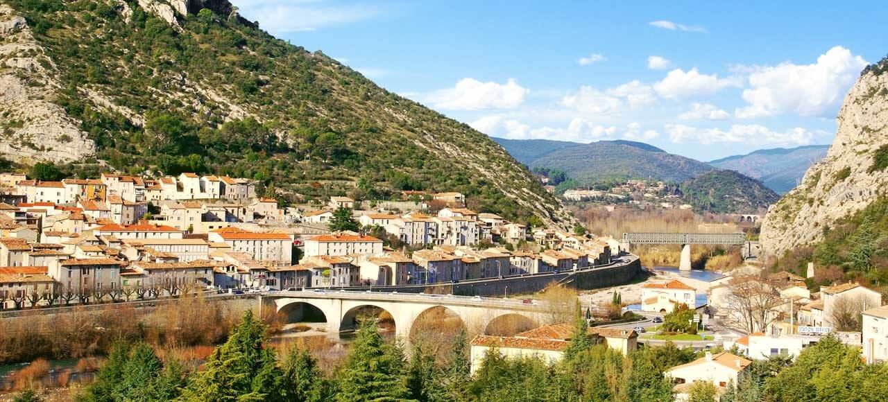 Vue sur le village d'Anduz dans le Gard