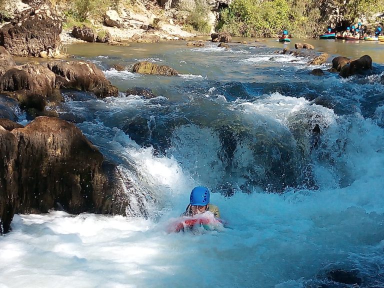 Fin d'un passage rapide en hydrospeed dans le canyon du diable