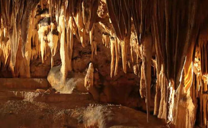 grotte de spéléologie près de Montpellier